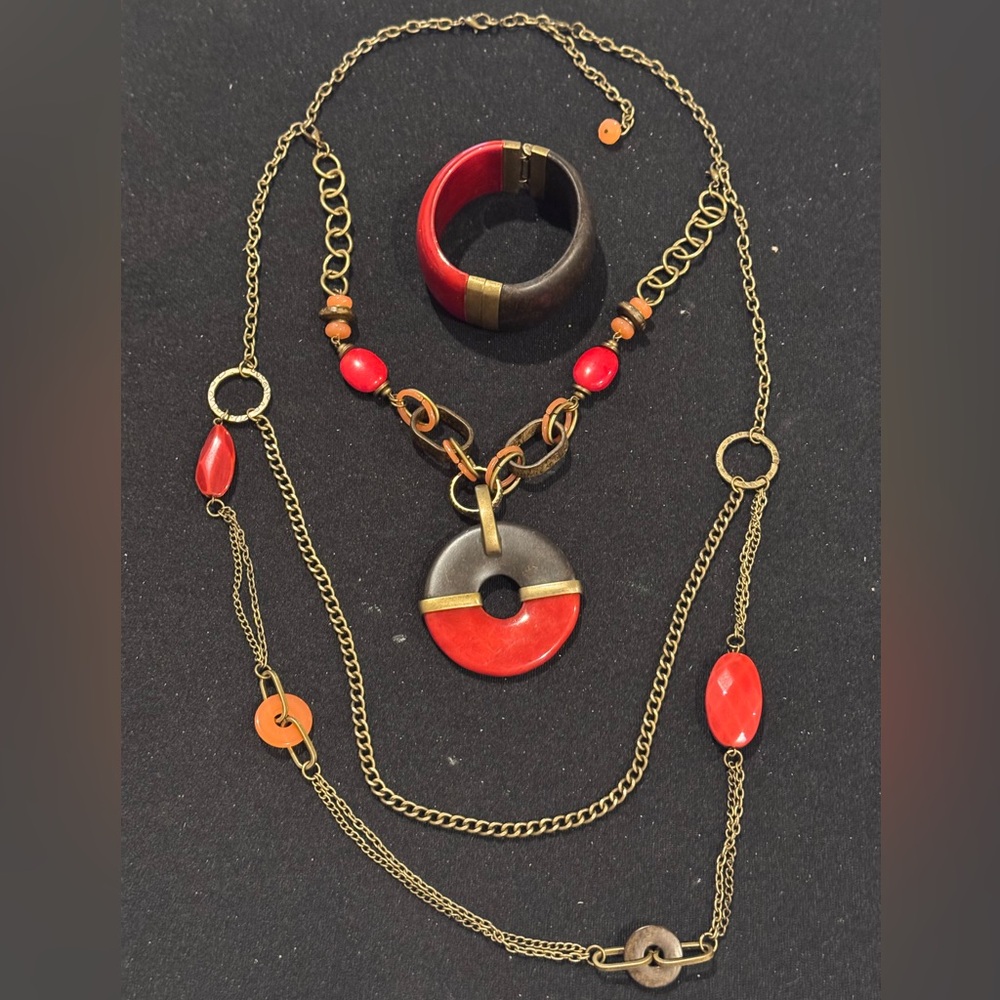 Premier Designs Piper Red and Brown Antiqued Brass Necklace & Hinged Bangle Set